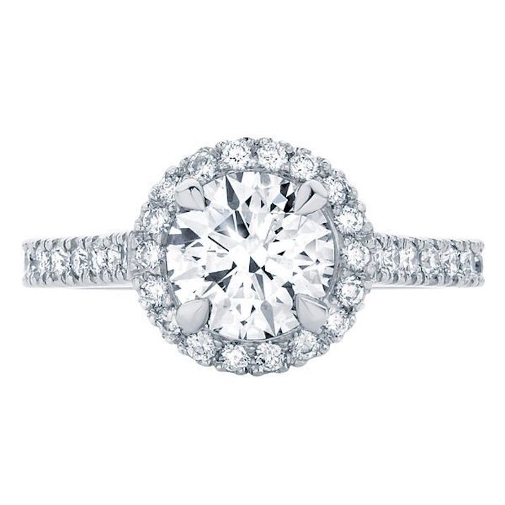 Round cut engagement ring