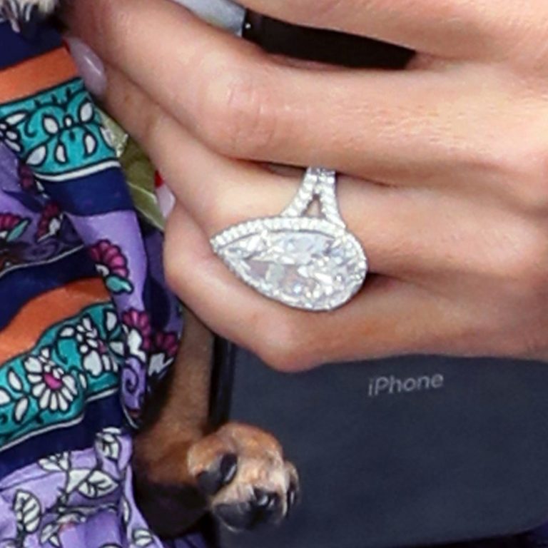 Biggest diamond engagement ring clearance