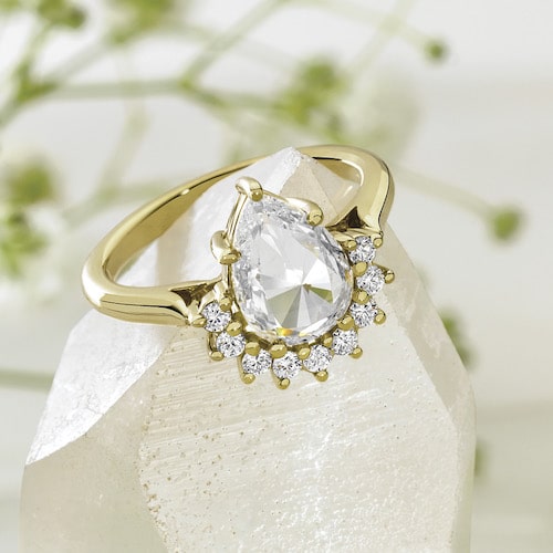 Rose cut diamond pear shaped ring in yellow gold