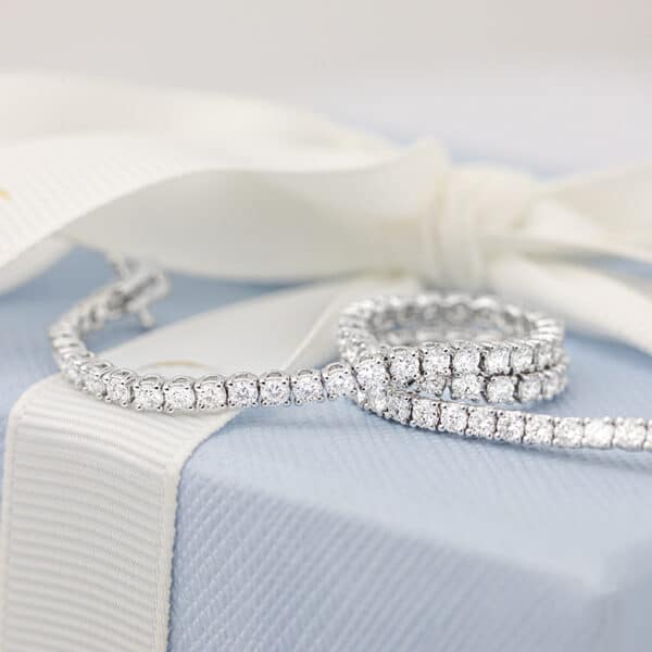 Custom made diamond tennis bracelet in white gold