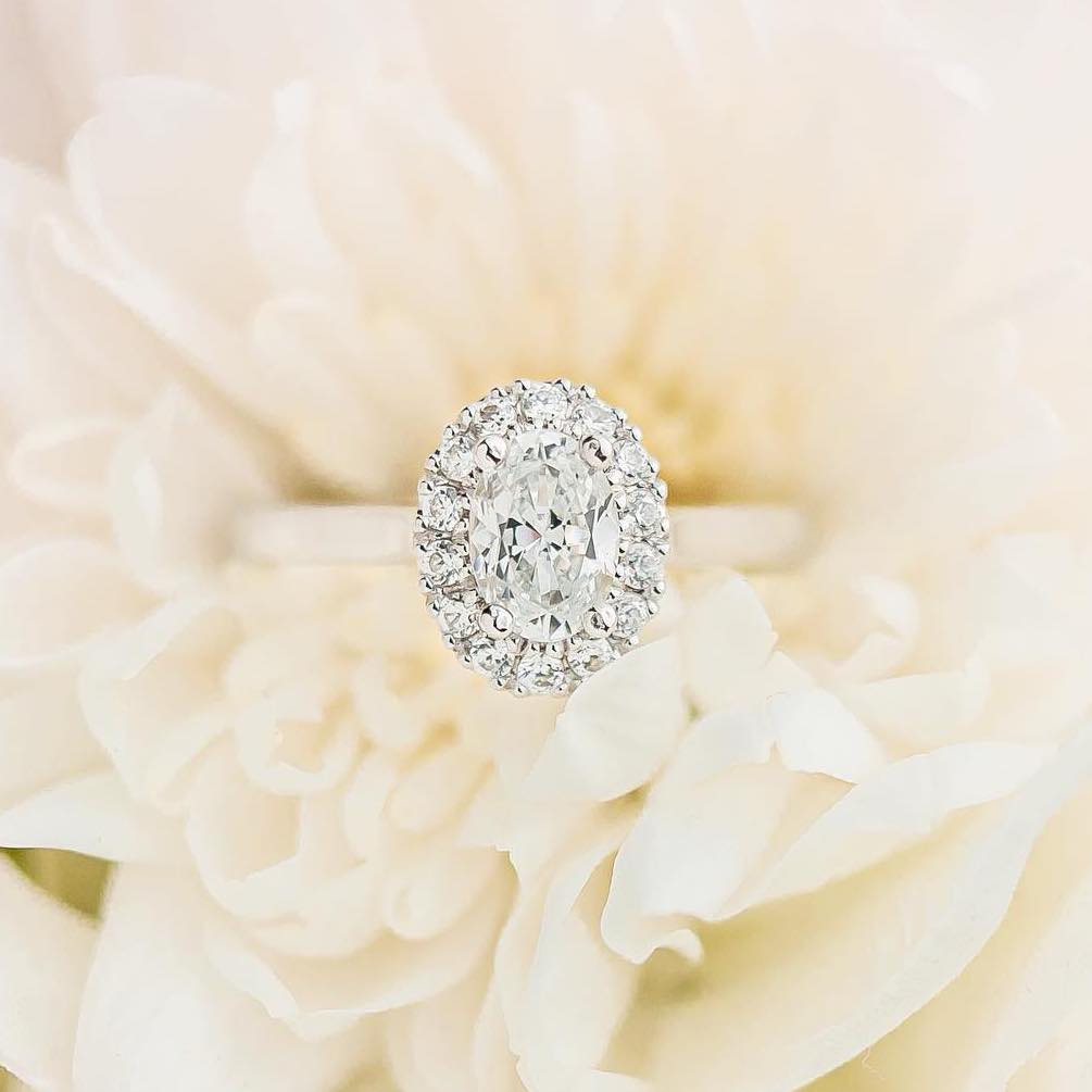 Oval halo engagement ring