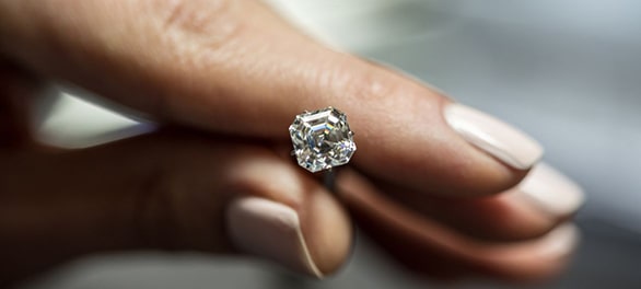 Learn About The 4 Cs Of Diamonds