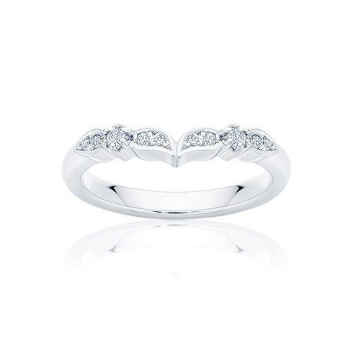 Womens Contoured Vintage Diamond Wedding Ring in Platinum | Paisley