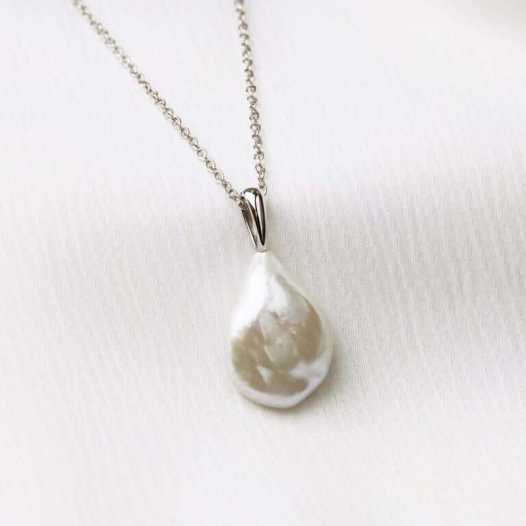 Pearl Pendant in 9ct White Gold | Riku Pearl Pendant
