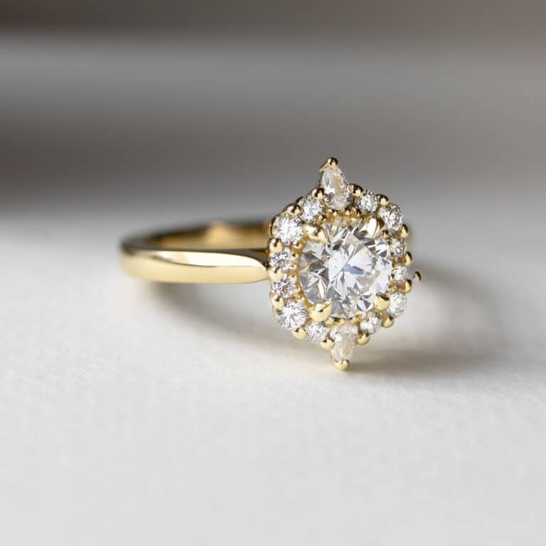 Diamond engagement rings halo ring