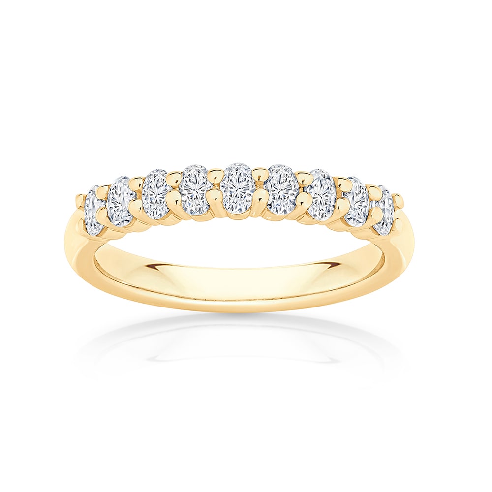 Diamond Classic Wedding Ring in Yellow Gold | Oval Harmony