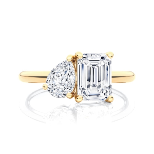 Pear & Emerald Diamond Duo Ring in Yellow Gold | Toi et Moi