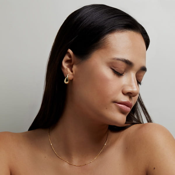 Curved Teardrop Stud Earrings YG